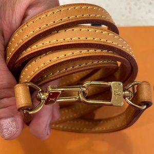 Louis vuitton crossbody strap 47 in